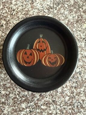 Homer Laughlin Black Plate with Orange Jack-O'-Lantern Pumpkins